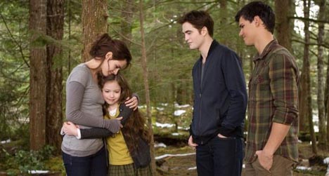 Bella, Edward e Jacob encerram a Saga Crepúsculo.