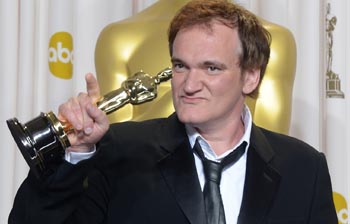 O gênio Quentin Tarantino recebe o Oscar de Melhor Roteiro Original.