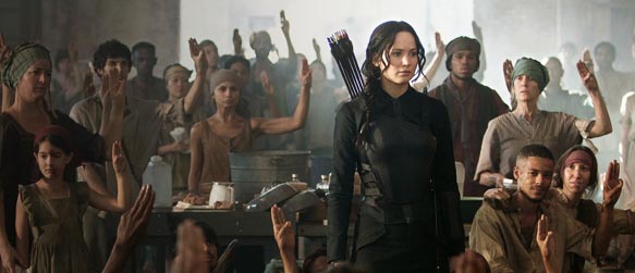 Liderança imposta: Katniss lidera Distritos na luta contra a Capital.